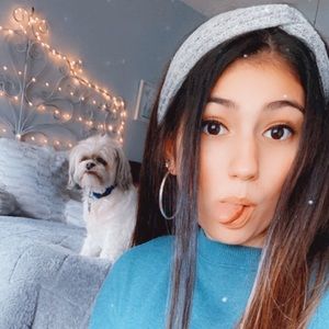 Meet your Posher, Alexis